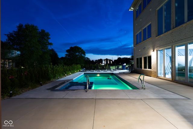 3687 W 121st, Zionsville, IN 46077