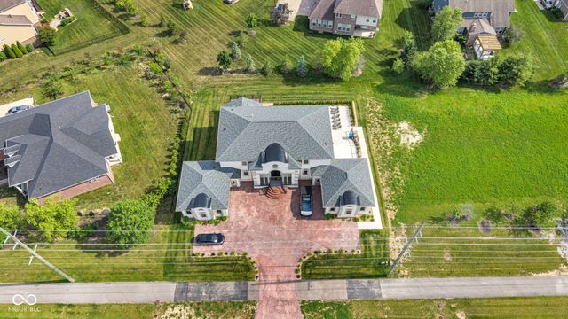 3687 W 121st, Zionsville, IN 46077