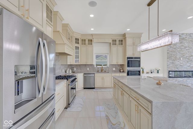 3687 W 121st, Zionsville, IN 46077