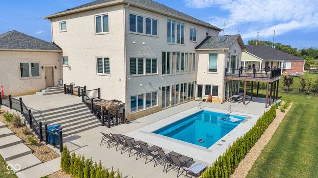 3687 W 121st, Zionsville, IN 46077