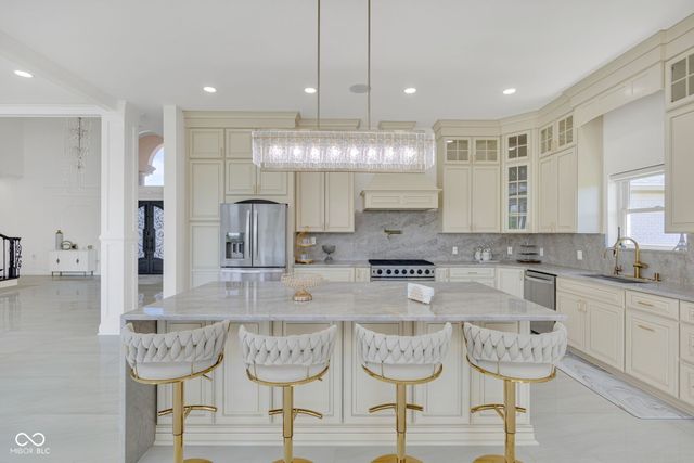 3687 W 121st, Zionsville, IN 46077