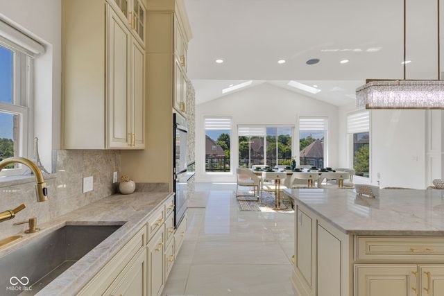 3687 W 121st, Zionsville, IN 46077