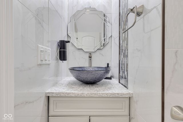3687 W 121st, Zionsville, IN 46077