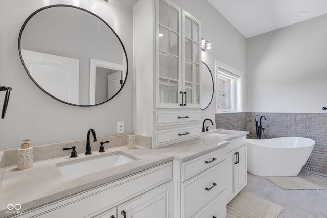 3687 W 121st, Zionsville, IN 46077