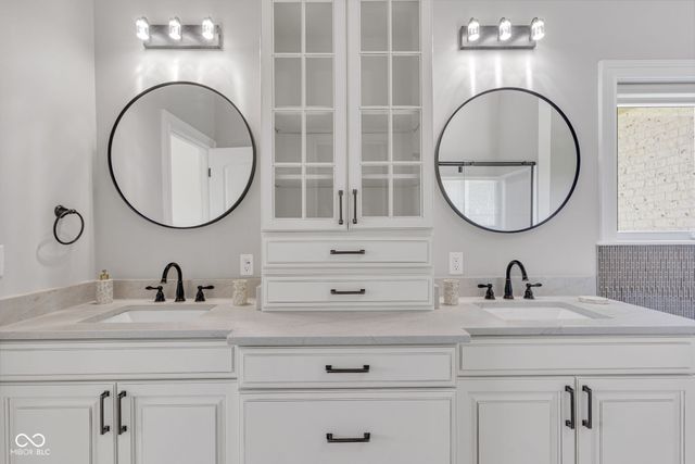 3687 W 121st, Zionsville, IN 46077