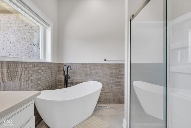 3687 W 121st, Zionsville, IN 46077