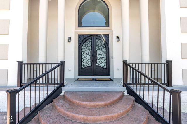 3687 W 121st, Zionsville, IN 46077