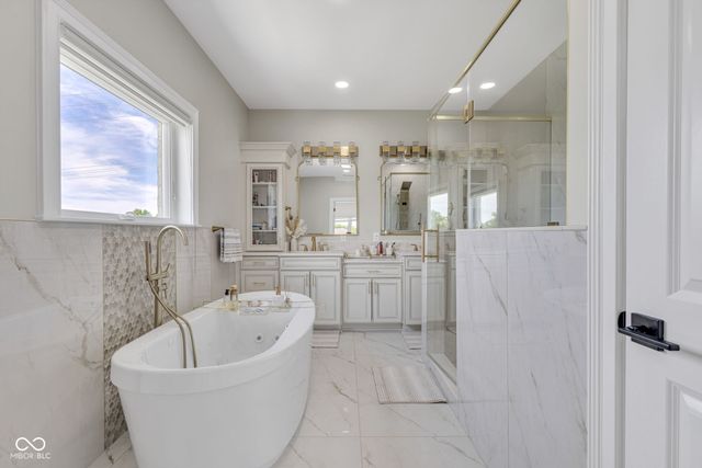 3687 W 121st, Zionsville, IN 46077