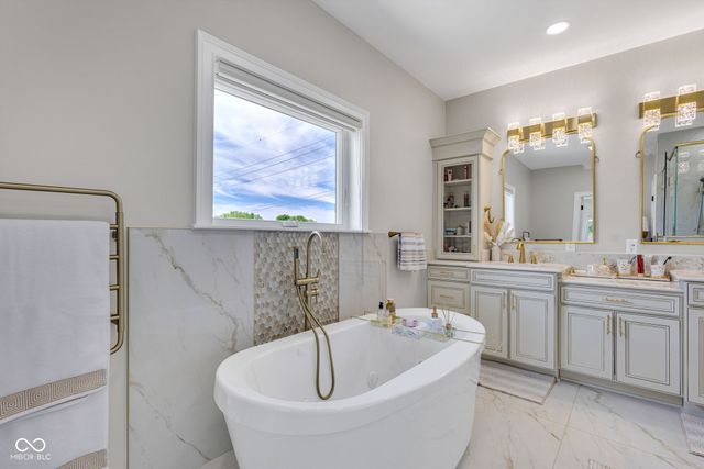 3687 W 121st, Zionsville, IN 46077