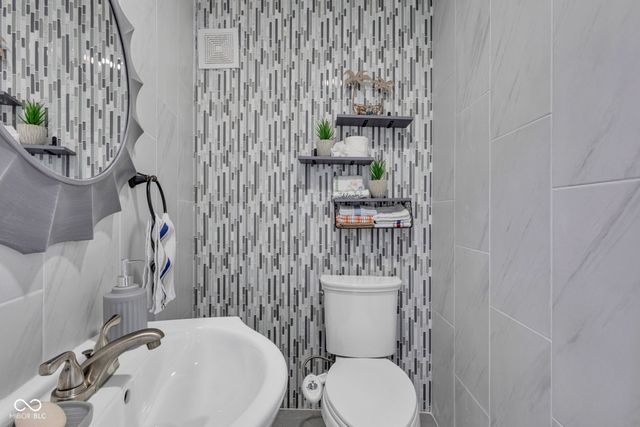 3687 W 121st, Zionsville, IN 46077