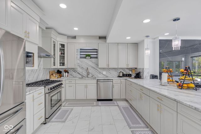 3687 W 121st, Zionsville, IN 46077