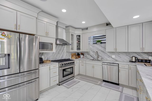 3687 W 121st, Zionsville, IN 46077