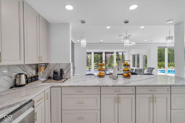 3687 W 121st, Zionsville, IN 46077