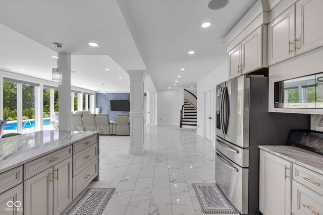 3687 W 121st, Zionsville, IN 46077