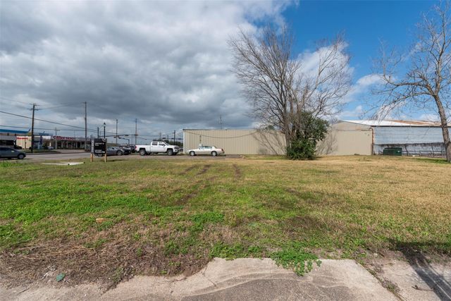 2107 N Main Street, Pearland, TX 77581