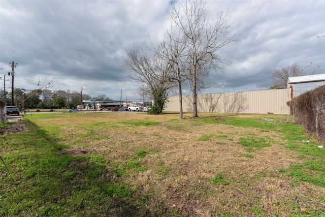 2107 N Main Street, Pearland, TX 77581