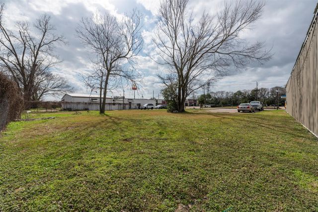 2107 N Main Street, Pearland, TX 77581
