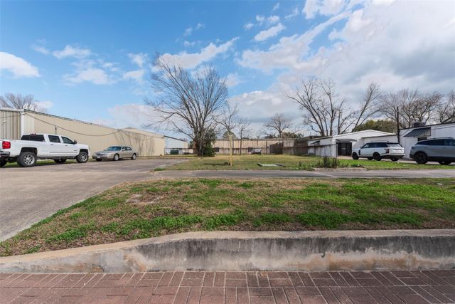 2107 N Main Street, Pearland, TX 77581
