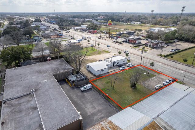 2107 N Main Street, Pearland, TX 77581