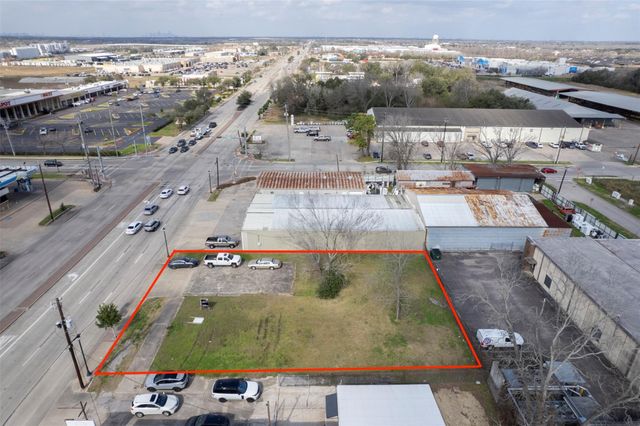 2107 N Main Street, Pearland, TX 77581