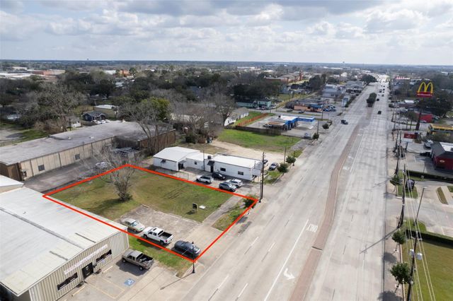 2107 N Main Street, Pearland, TX 77581