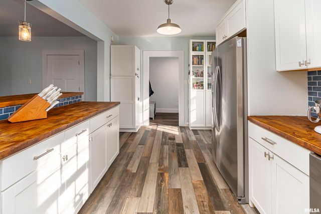 509 W MAIN Street, Carbondale, IL 62901