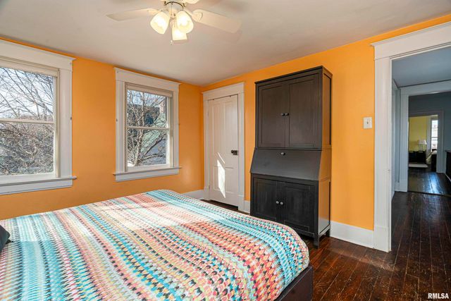 509 W MAIN Street, Carbondale, IL 62901