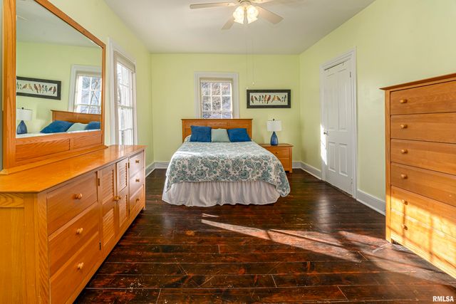 509 W MAIN Street, Carbondale, IL 62901