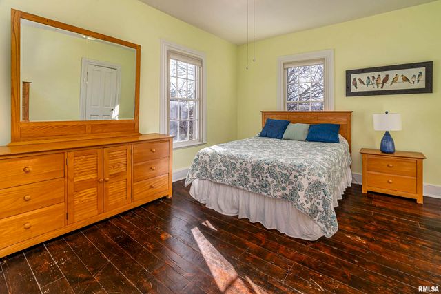 509 W MAIN Street, Carbondale, IL 62901