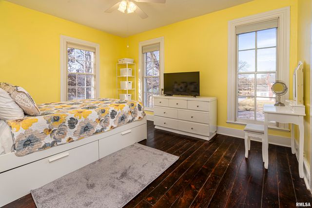 509 W MAIN Street, Carbondale, IL 62901