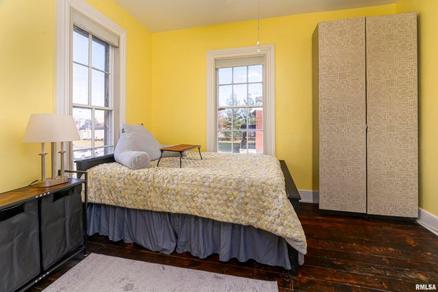 509 W MAIN Street, Carbondale, IL 62901