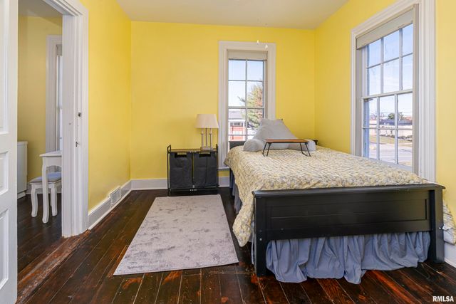 509 W MAIN Street, Carbondale, IL 62901