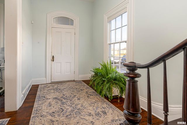 509 W MAIN Street, Carbondale, IL 62901