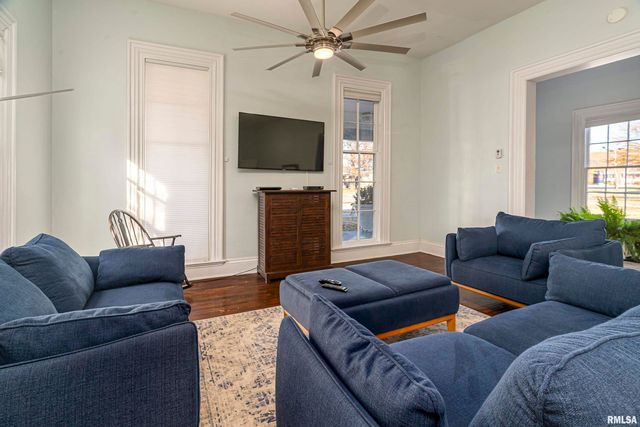 509 W MAIN Street, Carbondale, IL 62901