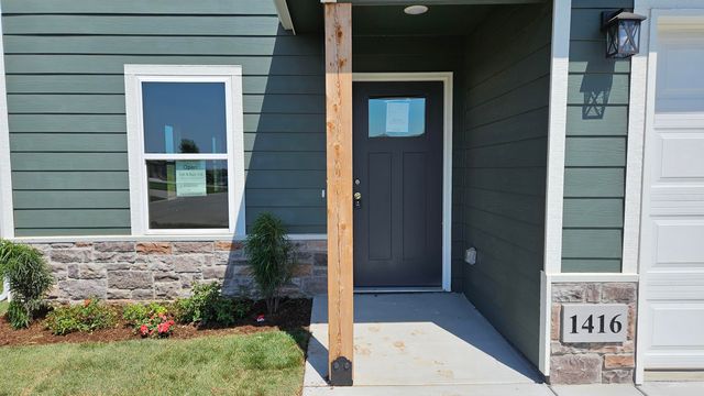 1416 Sedgwick St, Garden Plain, KS 67050