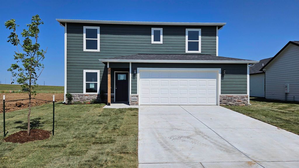 1416 Sedgwick St, Garden Plain, KS 67050