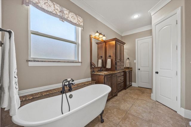 6 Waters Edge Court, Heath, TX 75032