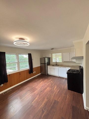 203 W BOWEN ST, Remington, VA 22734