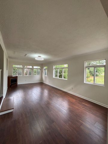 203 W BOWEN ST, Remington, VA 22734