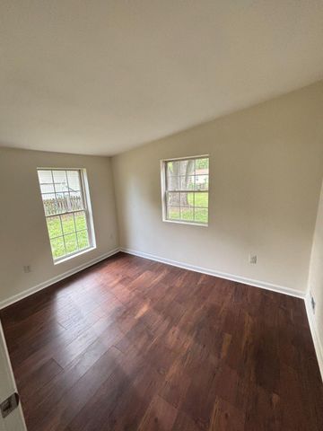 203 W BOWEN ST, Remington, VA 22734