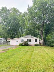 203 W BOWEN ST, Remington, VA 22734