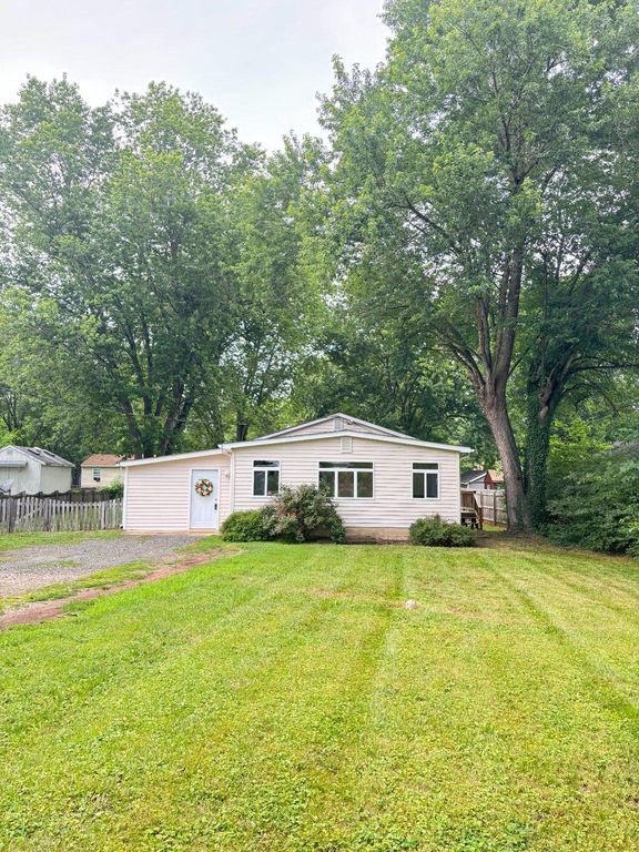 203 W BOWEN ST, Remington, VA 22734
