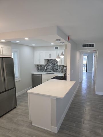 215 E NORMANDY E 215, Delray Beach, FL 33484