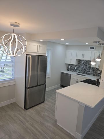 215 E NORMANDY E 215, Delray Beach, FL 33484