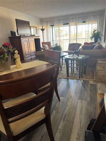 200 Lakeview Dr 313, Weston, FL 33326