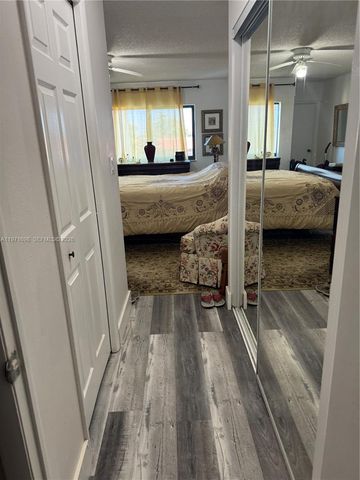 200 Lakeview Dr 313, Weston, FL 33326