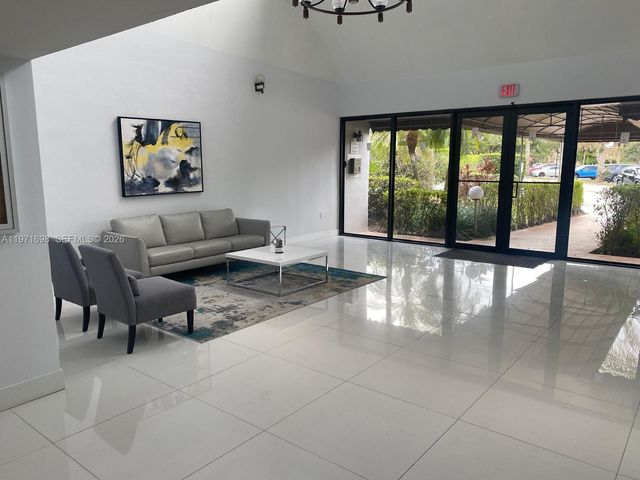 200 Lakeview Dr 313, Weston, FL 33326
