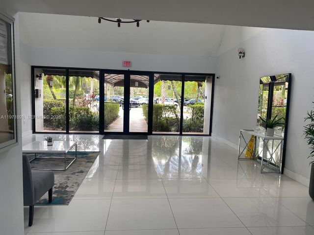 200 Lakeview Dr 313, Weston, FL 33326