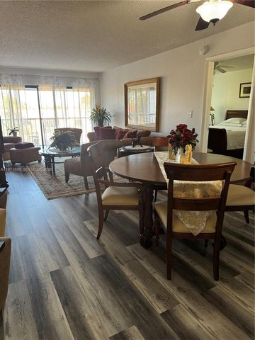 200 Lakeview Dr 313, Weston, FL 33326