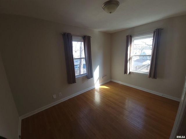 221 W BARRINGTON Road, Peoria, IL 61614